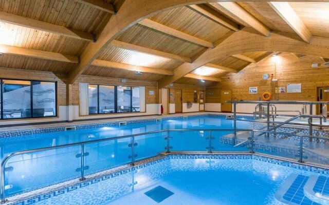 Keer Side Lodge, Luxury Lodge With Private hot tub at Pine Lake Resort