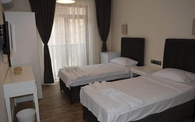 Li̇mi̇s Otel