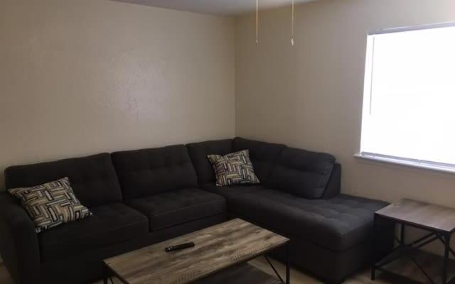 Cozy Upstairs 1 Bedroom Apartment close to Fort Sill