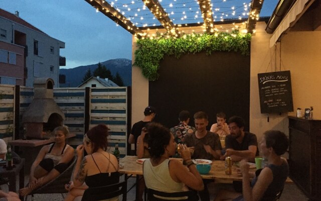 Falling Lakes Hostel