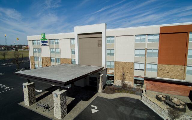Holiday Inn Express & Suites Wapakoneta by IHG