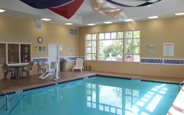 Holiday Inn Express Hotel & Suites Chicago-Algonquin by IHG