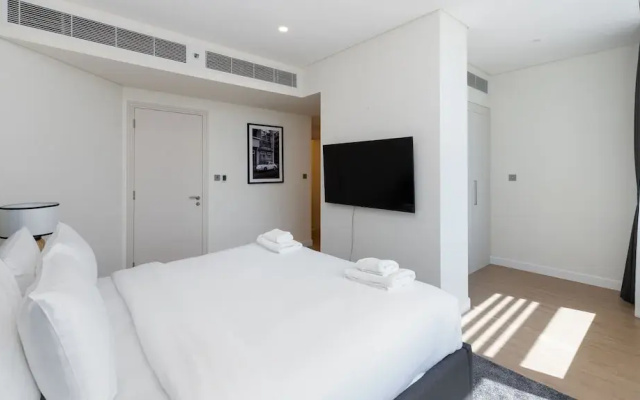 Pristine Difc 2BR w Pool Gym