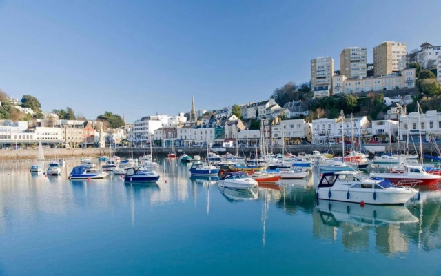 Sandybanks Loft - Penthouse Seaview Apartment on Promenade, Torquay