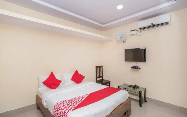 OYO 15818 Om Sai Residency