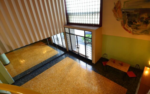 Period apartment 5 persons with Sea View and Parking in Port of Nice