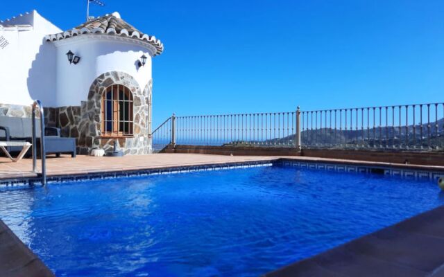 Tres Palmeras (FRG131)