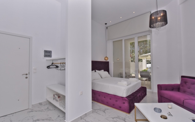 4 Elements Sea Side Luxury Suites - Earth