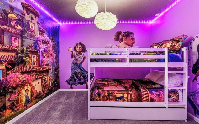 Upstay - Guest Home w Cinema Theme Rooms
