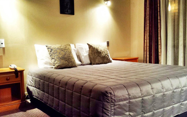 The Aquarius Motor Inn
