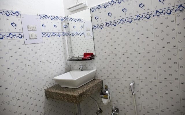 OYO Rooms Rajmahal Square 2