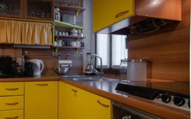 Stylish Boutique Apartment-City Center