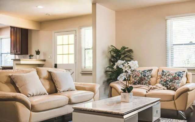 Not Affected by the Fire/spacious Retreat w/ Large Kitchen & Outdoor Patio
