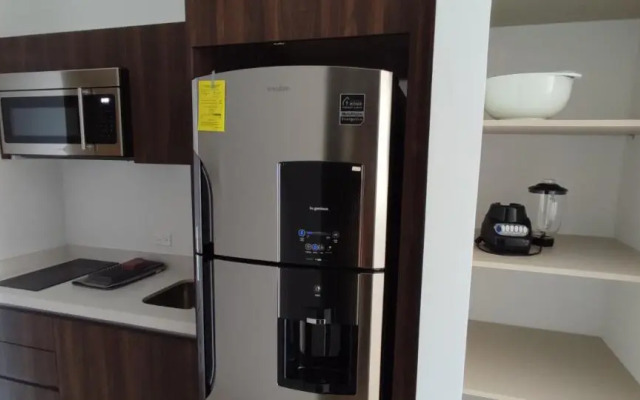 Menesse mitdtown2 , AVE 25TH