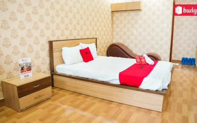 RedDoorz Bich Thu Hotel