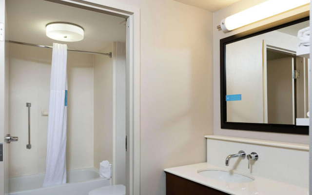 Hampton Inn & Suites Austin-Airport