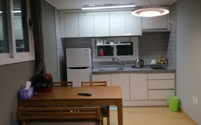 Geomun Oreum Odi House