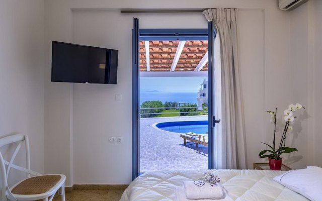 Cozy Villa Irida at Tersanas Chania with Private Pool near Beach & Restaurants