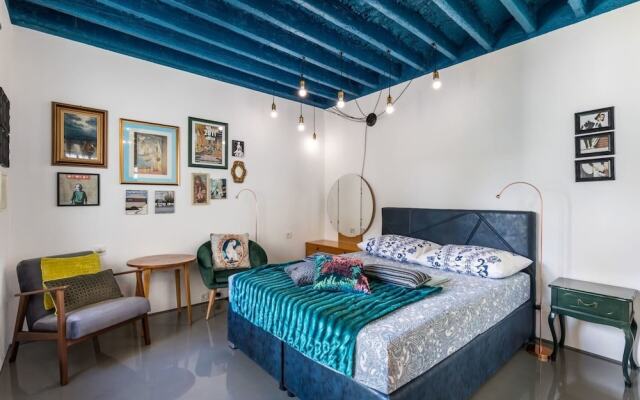 Boutique Triple House With Garden & Roof Terrace