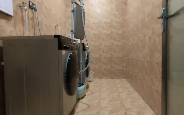 H Hotels (Xingyi Jichang Avenue)