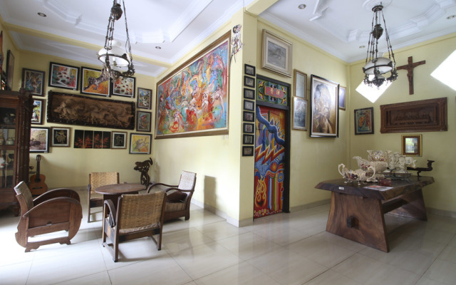 RedDoorz Near Borobudur Temple