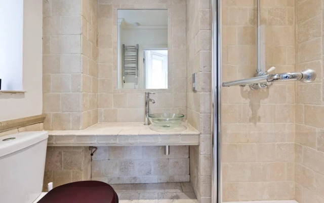 Cute 2-bed Chelsea Apartment