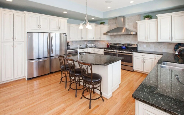 Over The Moon - 9 Br Home