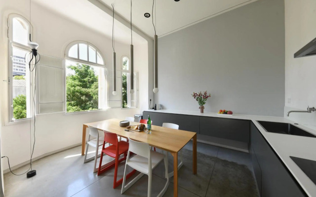 Modern and Bright 3BR apartment with 2 Balconies