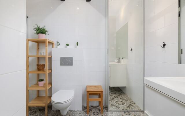 Apartment With 2 Desks by Renters