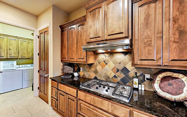 416 Lakeway - 3 Bedroom Condo