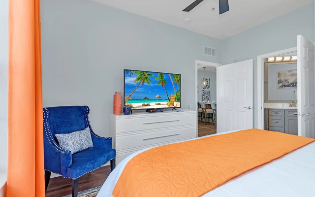 Condo w/ Prime View of Lake, Pool & Fireworks!