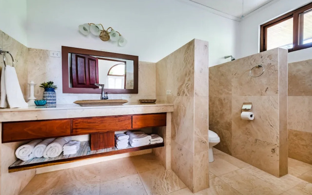 Luxury Beachfront 5 Bedroom Villa on Famous Beach
