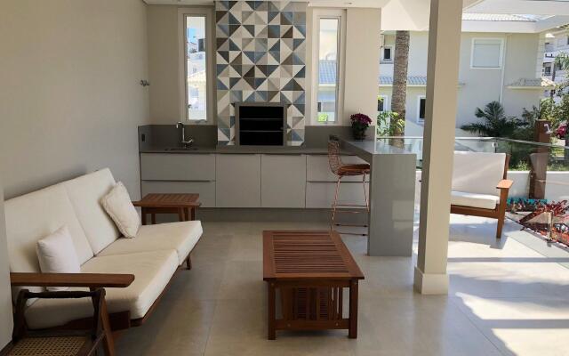 Casa 4 suítes Jurere Internacional