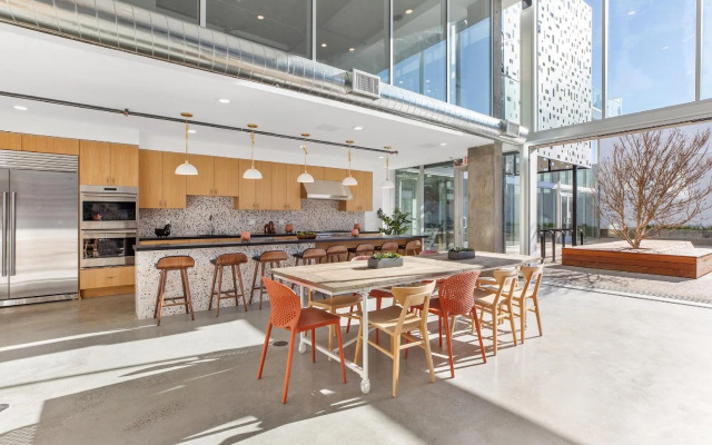 One Lux Stay at G8