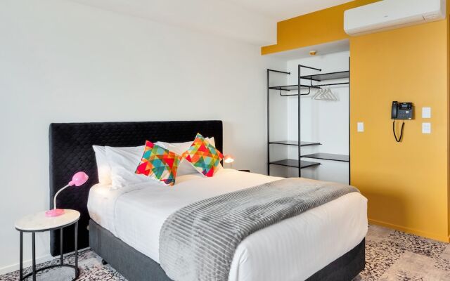 Roomie Apartment Hotel