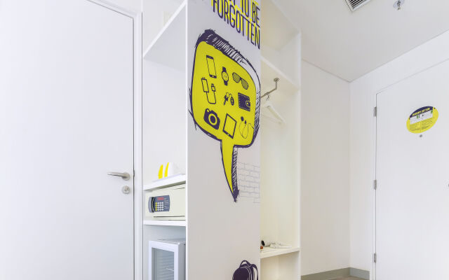 YELLO Hotel Harmoni Jakarta