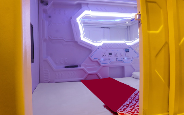 Super OYO 91328 Fiducia Capsule Hotel
