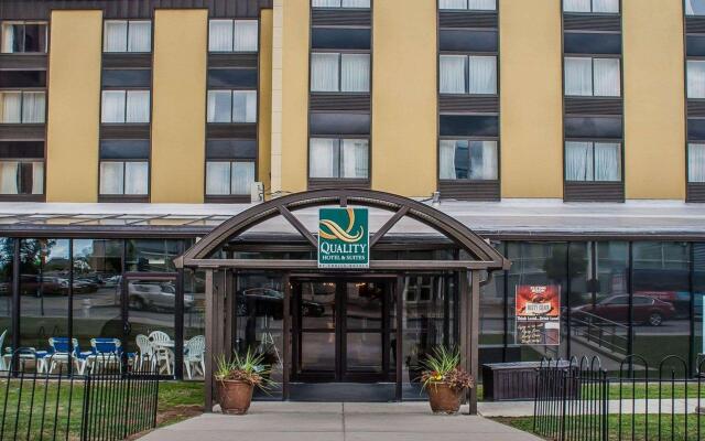 Quality Hotel & Suites At The Falls