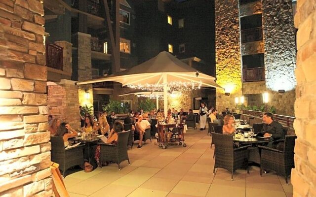 Grand Cascades Lodge