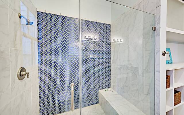 Renovated Historical - 2 Br Apts