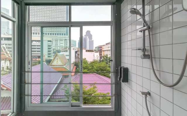 Zhelter Hostel Bangkok by ZUZU