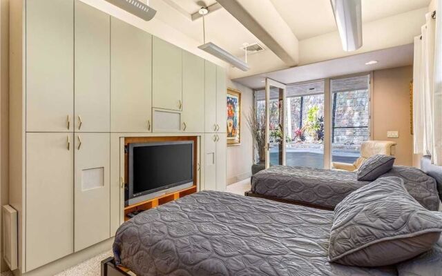 Waterfall House 4 Bedrooms 3.5 Bathrooms Condo