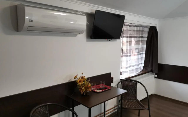 Joe Hostel