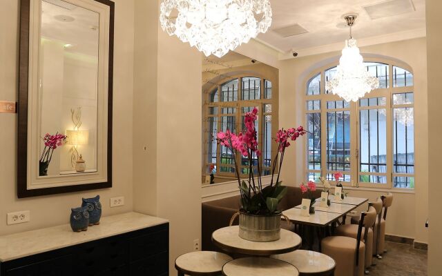 Fuga Hotel Constantinidis