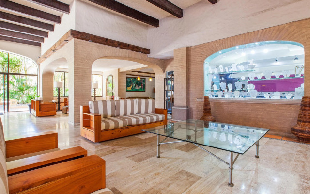 Costa De Oro Beach Hotel