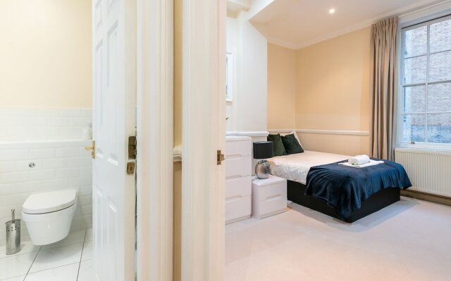 Amazing Two Bed Moments From St Pauls Cathedral A2