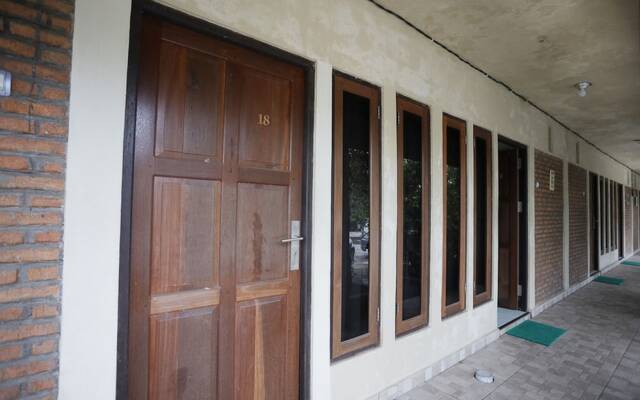 Wisma Madagaskar by RedDoorz
