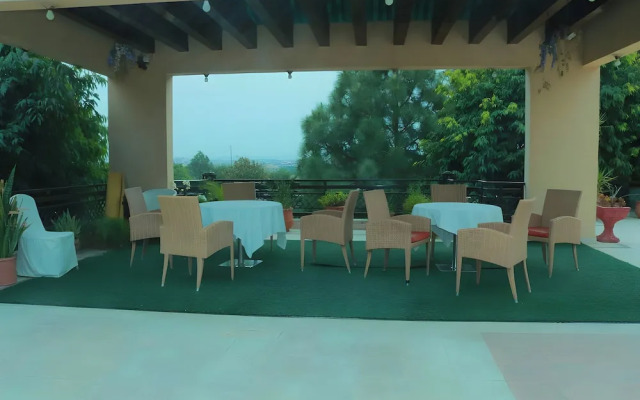 Safari Club 1