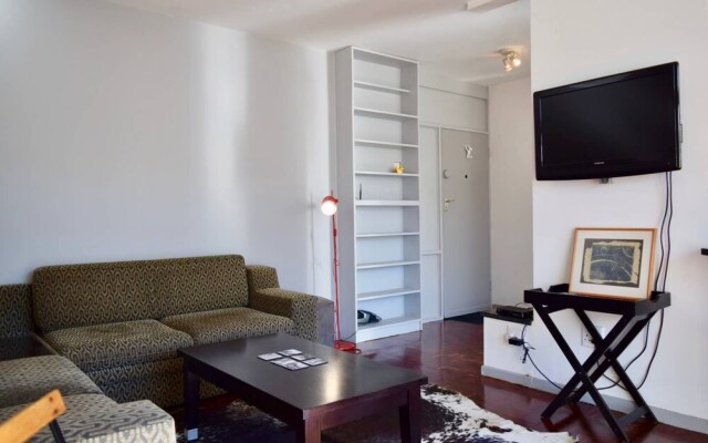 Sunny 2 Bedroom Apartment by The Company's Gardens