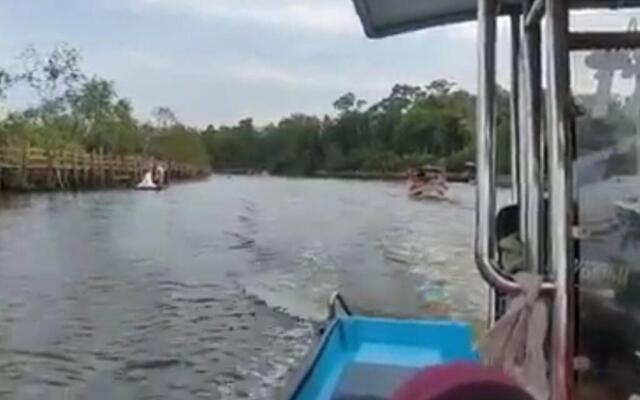 3R3B with Pool in Kota Bharu near Datu River